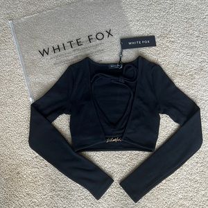 White fox “Teach me more long sleeve crop black”